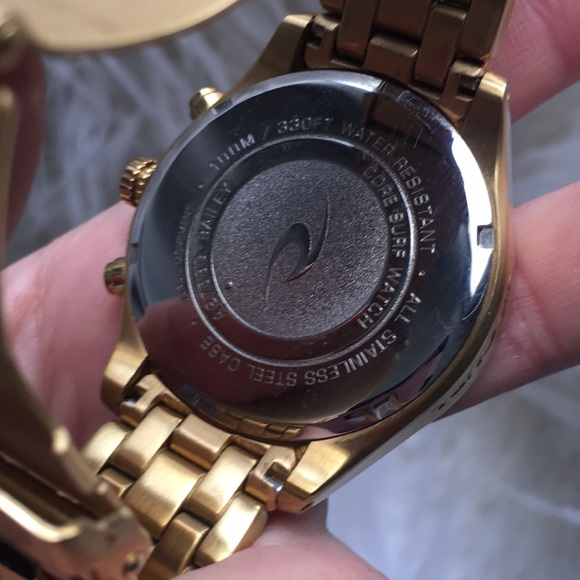 RipCurl Bailey chrono gold watch - Picture 7 of 7